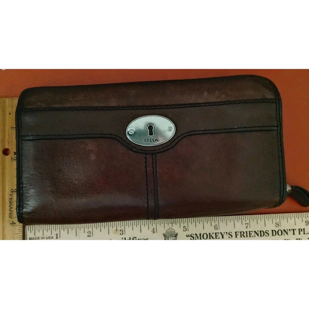 Fossil Maddox Brown Leather Zip Around Clutch Wallet Organizer Keyhole Logo